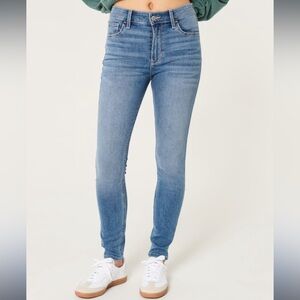 Hollister High-Rise Medium Wash Supper Skinny Jeans